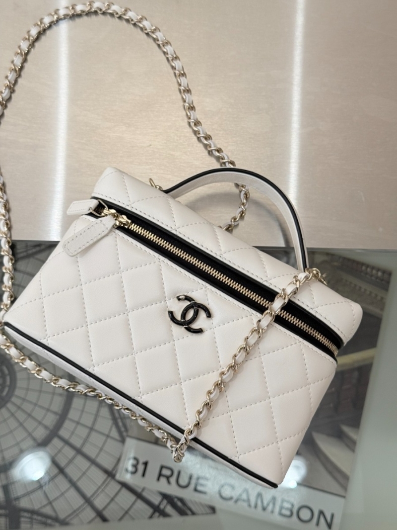 Chanel 26P Bi-Color CC Vanity Case with Chain Bag Lambskin AP5240 White