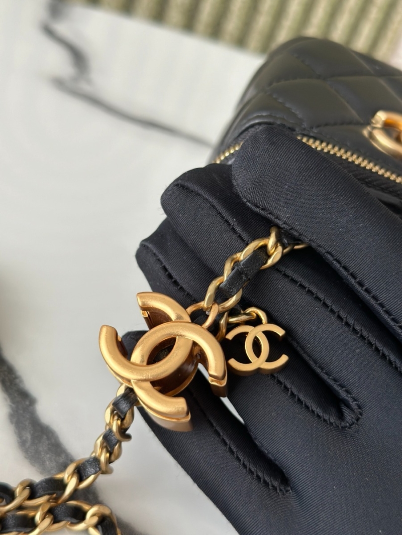 Chanel 26B Mini Vanity With Mini CC Charm Adjustable Chain in Lambskin AP3300 Black