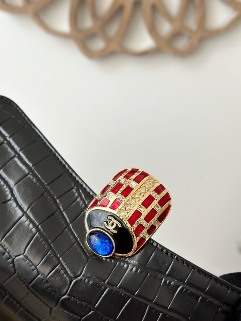 Chanel Métiers d'Art 2018/19 Collection Black Crocodile Embossed Scarab Clutch – Luxurious Ancient Egyptian Motif