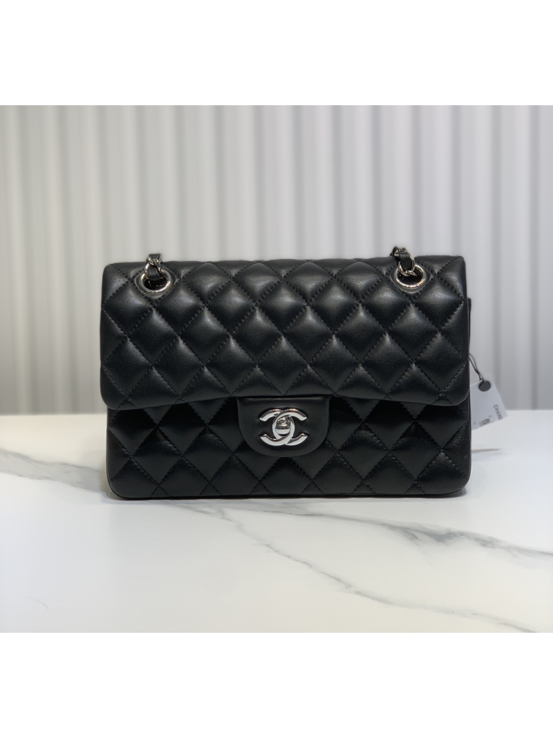 Chanel Small Classic Double Flap Bag 23cm Lambskin Black